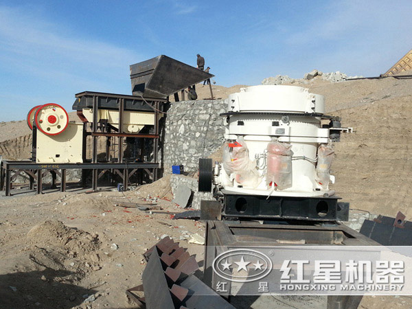 花岗岩破破碎生产现场图 花岗岩破破碎生产现场图