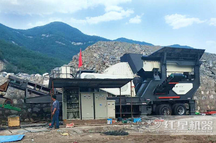 移动破碎机破碎现场实拍图 移动破碎机破碎现场实拍图