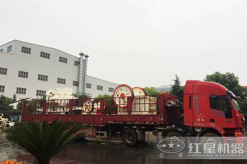 欧亿网页版整套鄂破机装车发货中 欧亿网页版整套鄂破机装车发货中