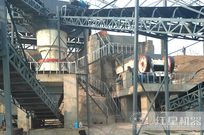 鄂破和圆锥破作业现场 鄂破和圆锥破作业现场