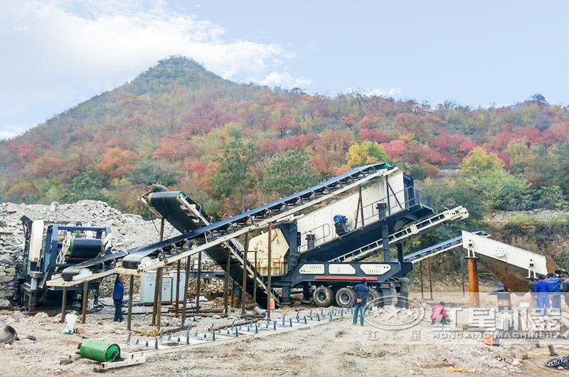 反击破筛分移动式破碎机生产现场 反击破筛分移动式破碎机生产现场