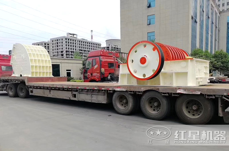 欧亿网页版时产3000吨的PCZ2225重锤式破碎机发货现场 欧亿网页版时产3000吨的PCZ2225重锤式破碎机发货现场