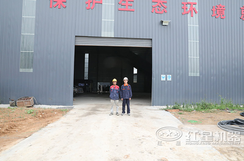 欧亿网页版技术员为客户搭建生产线 欧亿网页版技术员为客户安装机器现场